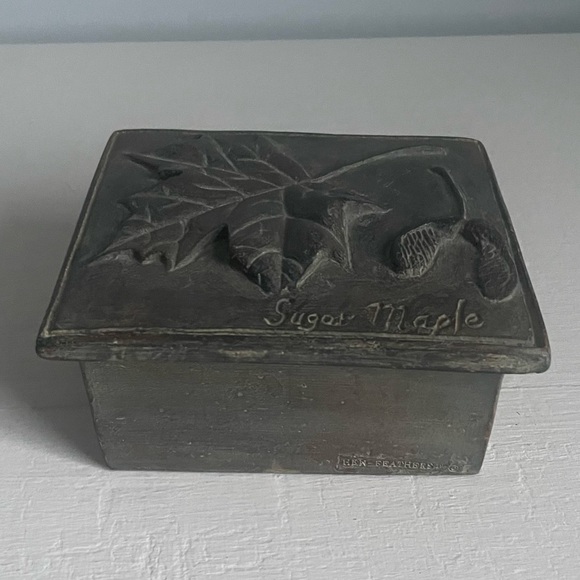 Vintage Hen Feathers Sugar Maple Trinket Box - Picture 3 of 10